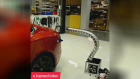 سیستم شارژ خودروهای تسلا مدل اِس با استفاده از یک بازوی رباتیک! Prototype of Te