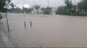 آب‌گرفتگی در خیابان‌های دزفول پس‌از بارش شدید باران