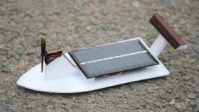 چطور یک مینی قایق با پنل خورشیدی بسازیم؟!