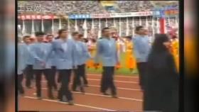 لباس جالب کاروان ورزشی ایران در بازی های اسیایی1990